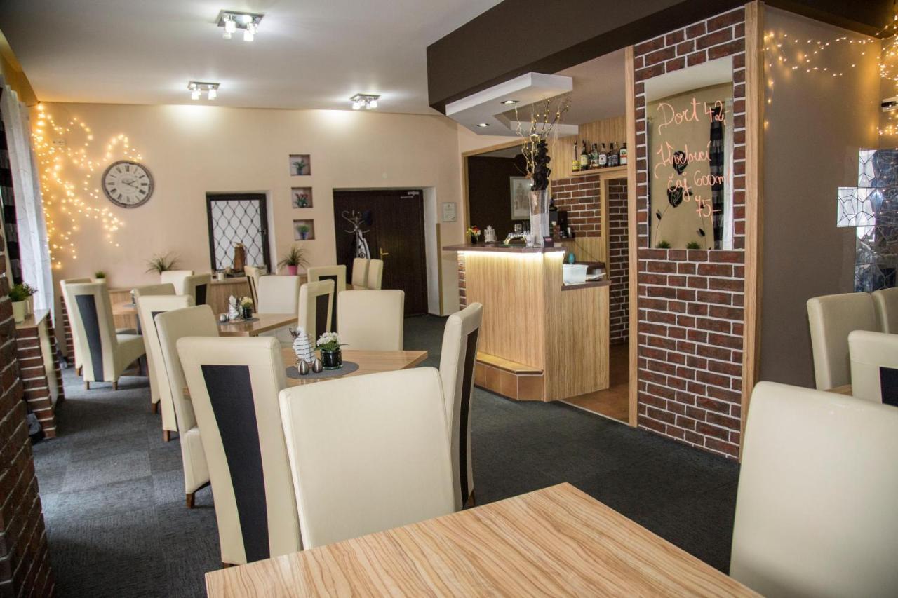 Hotel U Mesta Prahy Nachod Exterior photo